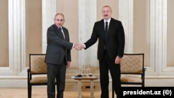 Armenian Prime Minister Nikol Pashinian (left) and Azerbaijani President Ilham Aliyev meet in Abu Dhabi earlier this month to discuss a potential peace deal between the two countries. 