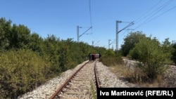 Među privremenim stanovnicima šatorskog naselja ima i maloletnika bez pratnje, 13. avgust 2026.