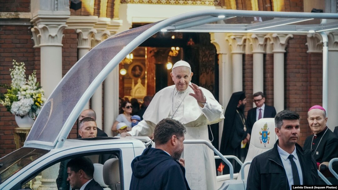 Patriarhul Daniel a acceptat, la solicitarea Papei, rostirea rugăciunii Tatăl nostru alături de Suveranul Pontif, ca mulțumire pentru bisericile catolice cedate ortodocșilor români din Europa.