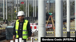 Kineski radnik angažovan na jednom od infrastrukturnih projekata u Srbiji