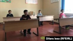 Ученики четвертого класса Кызылжарской малокомплектной школы. Туркестанская область, Сайрамский район, 28 апреля 2021 года.