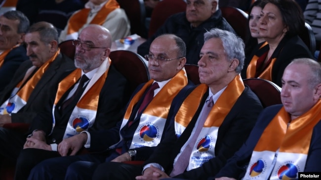 Armenia - Former Defense Minister Seyran Ohanian (C) and former Foreign Minister Vartan Oskanian (second from right) launch their election campaign in Yerevan, 5Mar2017.