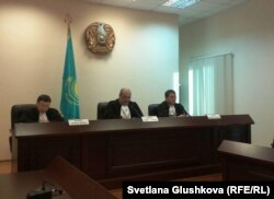 Під час розгляду скарги Вадима Курамшина у Верховному суді Казахстану, Астана, 25 листопада 2013 року