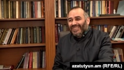 Կարգալույծ հռչակված Գևորգ եպիսկոպոս Սարոյանը զրուցում է «Ազատության» հետ, Արտաշատ, 2-ը փետրվարի, 2026թ.