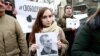 Родичі «в’язнів Кремля» прийшли до адміністрації Порошенка із вимогою зустрічі з ним