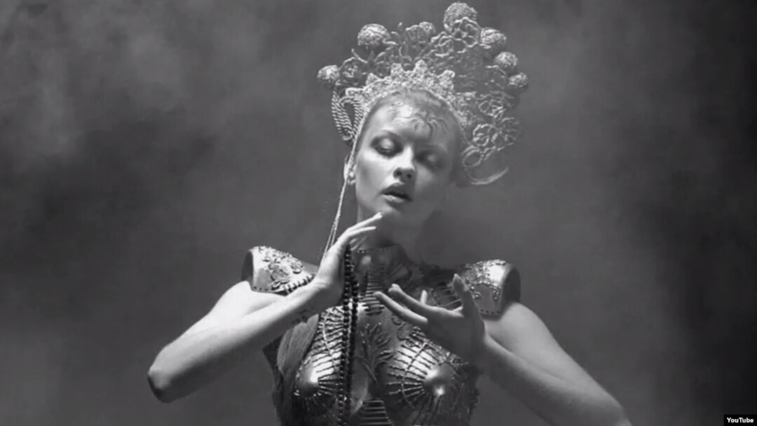 Кадр из клипа группы "Бегомот" Blow Your Trumpets Gabriel