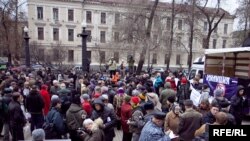 На митинг за реформу милиции во многомиллионной Москве пришло около ста человек