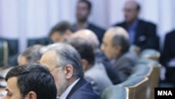 بر اساس تصميم تازه دولت، ۲۸ شورای عالی دولتی در يکديگر ادغام شده و به جای آنها چهار شورای عالی جدید تشکيل می شود.