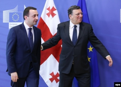 Арық, сұлу қыздардың жалаңаш суреттері