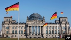 Reforma legii cetățeniei a fost promisă de social-democrații germani încă din campania electorală. Vineri, s-au ținut de cuvânt, trecându-și propunerea prin Bundestag. 