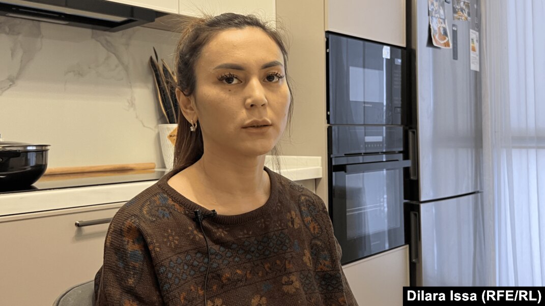 Тұтқындардың тобы полицияның қаншықты сиқырлайды Тұтқындардың тобы полицияның қаншықты сиқырлайды