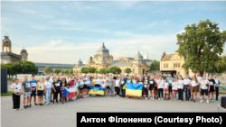 Учасники забігу пам’яті «Шаную воїнів, біжу за Героїв України»