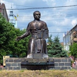 Пам’ятник просвітителю Олександру Духновичу (1803–1865) в Мукачевому