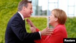 David Cameron və Angela Merkel.