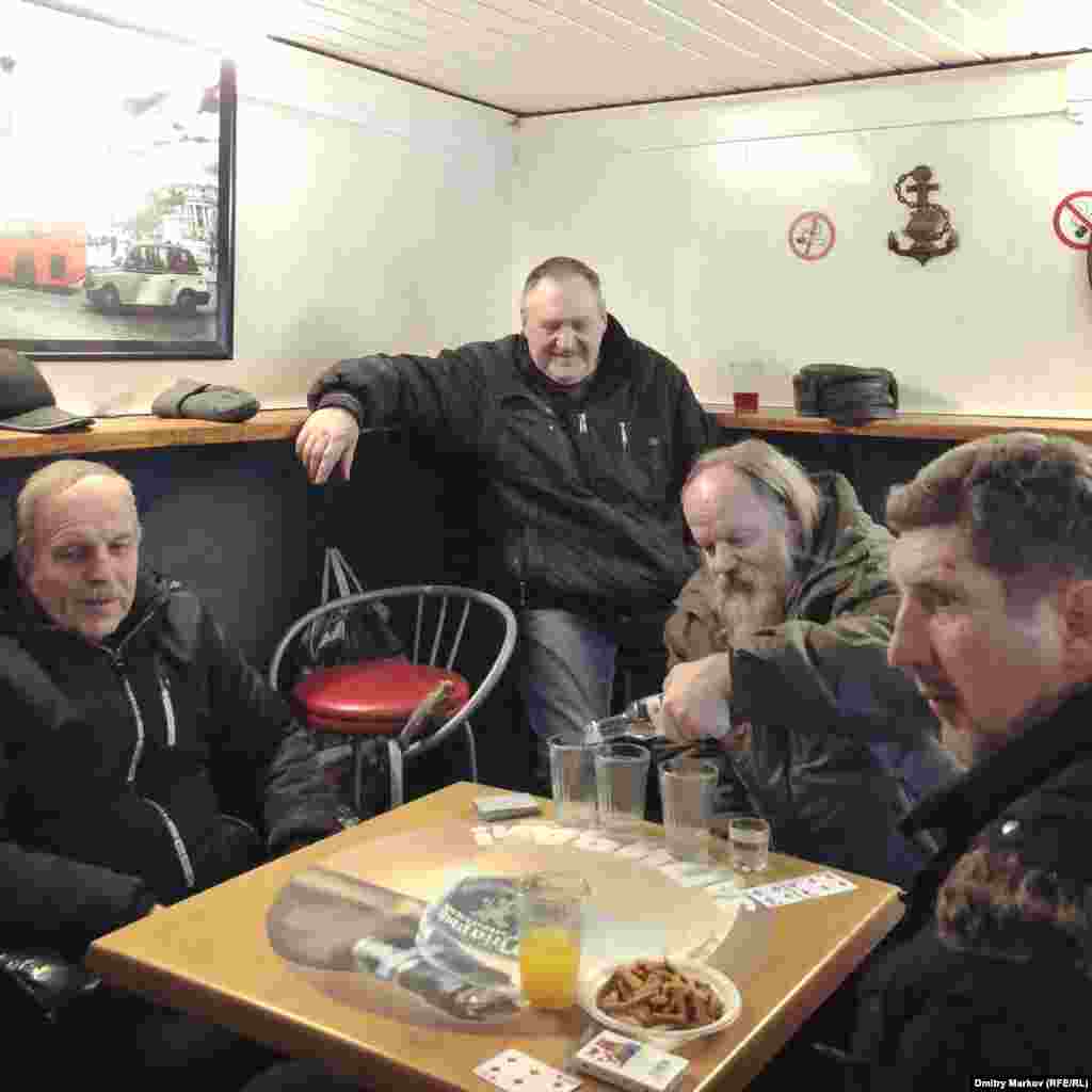 A group of friends settles in to discuss the election over vodka, juice, and fried breadsticks.&nbsp;