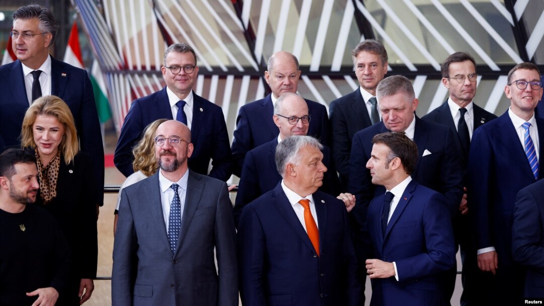 Deși summitul de la Bruxelles a început cu discuția despre Ucraina, șefii de stat din UE au fost cel mai interesați de subiectul migrației. Detaliu de la fotografia de grup din 17 octombrie 2024.