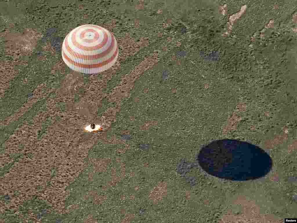 The Soyuz space capsule returns to Earth near the town of Zhezkazgan, Kazakhstan, on June 2, carrying three astronauts from the United States, Russia, and Japan. Photo by Bill Ingalls for NASA/Reuters