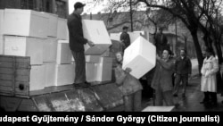 Szállítják a választási urnákat 1958-ban