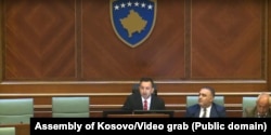 Dimal Basha në karrigen e kryeparlamentarit.