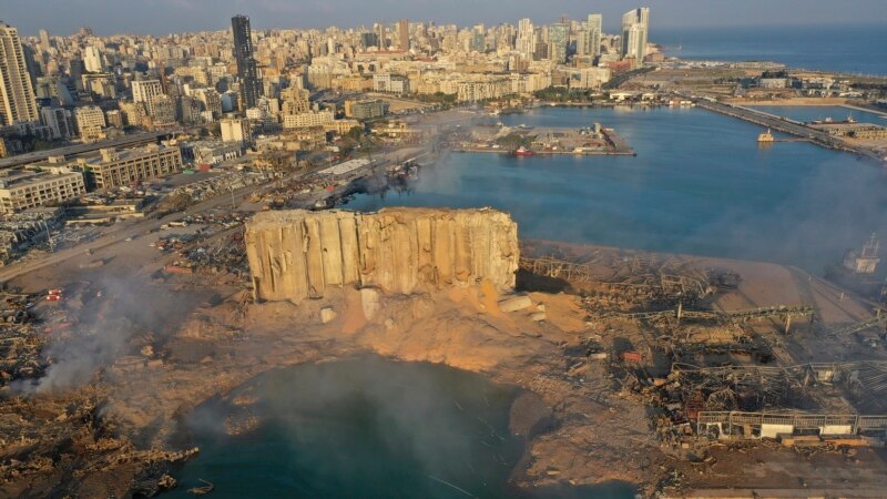 Nedelju dana posle eksplozije stanovnici Bejruta odali poštu poginulima 