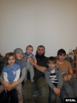 Альви и Зарема Шамаевы с детьми в Германии
