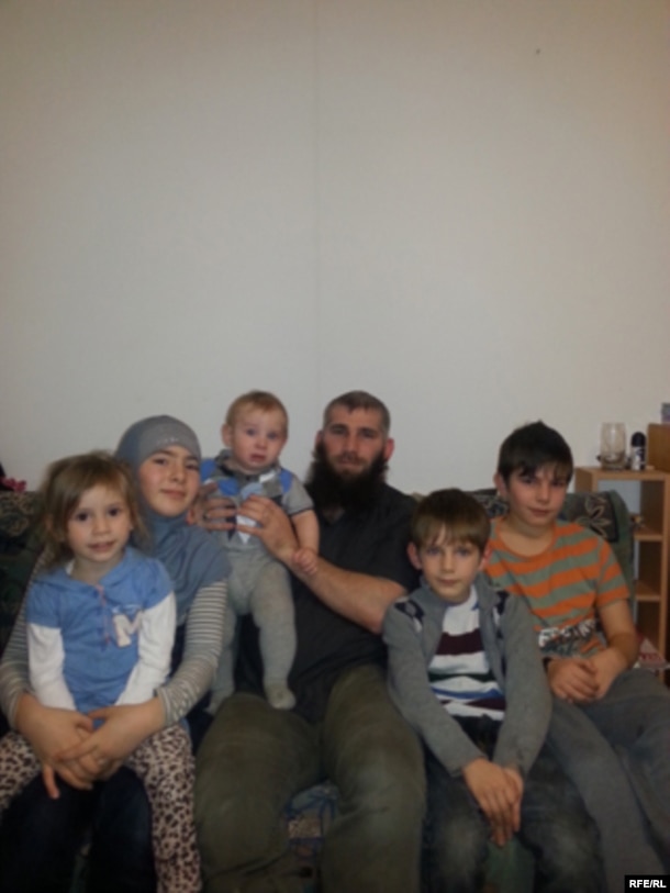 Альви и Зарема Шамаевы с детьми в Германии