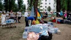 Лагерь волонтеров возле изолятора на Окрестина в Минске, 18 августа