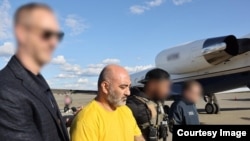 تصویری که حساب وزارت عدلیه امریکا در شبکه ایکس از رضا دیندار منتشر کرده است