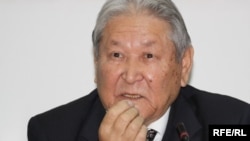 Серикболсын Абдильдин, бывший председатель Верховного Совета Казахстана, принявшего в 1993 году первую Конституцию страны.