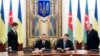 Նախագահներ Վիկտոր Յանուկովիչը և Իլհամ Ալիևը ներկա են ադրբեջանա-ուկրաինական համաձայնագրերի ստորագրման արարողությանը։ Կիև, 18 նոյեմբերի, 2013թ.
