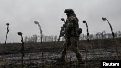 Раніше бригади могли працювати з тими, хто втік з війська, мотивувати їх і гарантувати службу на обраних посадах – зараз це не працює. Потрапити в обраний підрозділ можна лише через суд