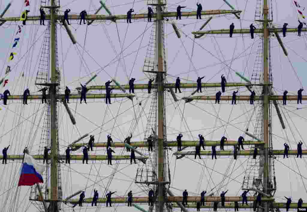Sailors take part in the first stage of the Varna-Novorossiysk Black Sea Tall Ships Regatta in Bulgaria. (ITAR-TASS)