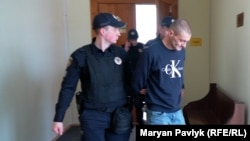 Підозрюваного, який втікав від працівників ТЦК та СП і схопив у заручника 13-річну дівчинку, суд у Львові відправив за ґрати. 11 травня 2026 року