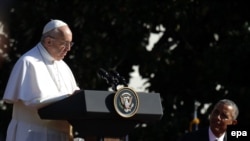 Папа Римский Франциск выступает с речью у Белого дома, 23 сентября 2015 года. 