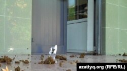 Manure outside the Almaty city court today