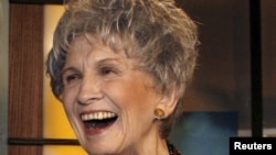 Лауреат Нобелевской премии по литературе 2013 года Элис Манро 