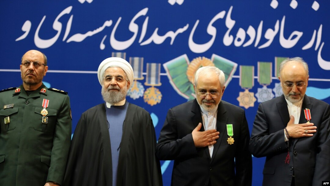 اعضای دولت حسن روحانی پس از دریافت نشان لیاقت