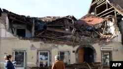Оштетена зграда од земјотресот во Петриња. 
