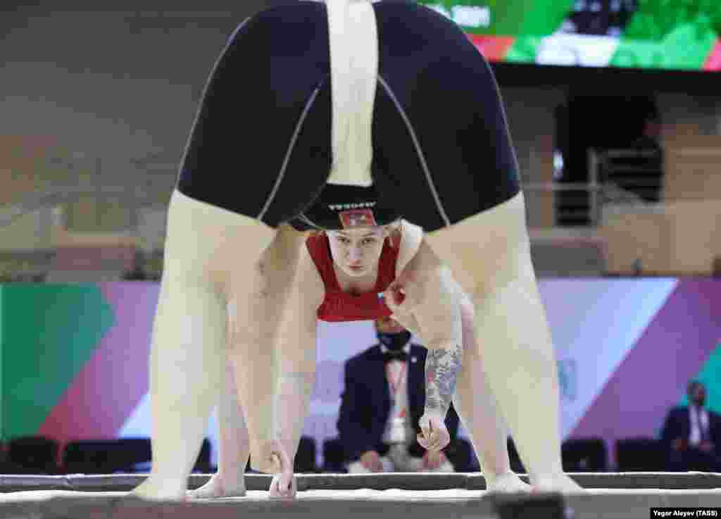 Женщины-сумоистки выступают на чемпионате России по сумо-2021 во Дворце боевых искусств &laquo;Ак Барс&raquo; в Казани 14 февраля