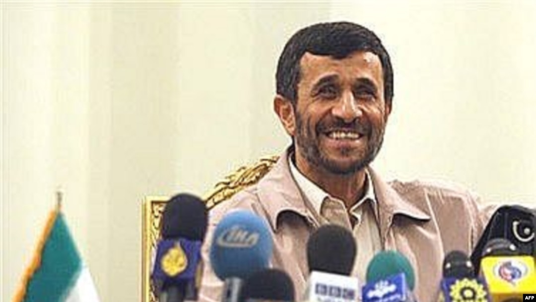 احمدی نژاد گفت که ايران حاضر نيست درباره «حقوق مسلم هسته ای» خود با «قدرت های بزرگ» مذاکره کند.