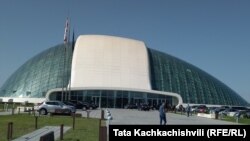 Здание парламента в Кутаиси (архив)