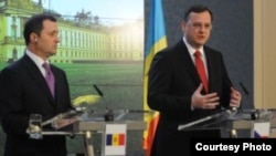 Premierul Vlad Filat la Praga în 2011 cu omologul său ceh Petr Necas