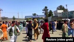 Avganistanci pokušavaju da se domognu aerodroma u Kabulu u cilju evakuacije