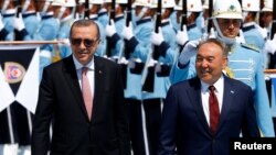 Qazaxıstan prezidenti Nazarbayev Türkiyədə cevriş cəhdindən sonra bu ölkəyə baş çəkən ilk dövlət başçısı olub. 