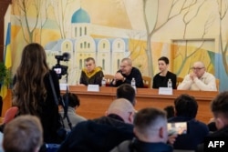 Відомі білоурські опозиціонери дають пресконференцію в Києві після звільнення з в’язниць у Білорусі в середині грудня 2025 року