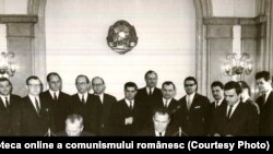 La Ministerul Afacerilor Externe, se semnează Aranjamentul de schimburi în domeniul culturii, învăţământului şi ştiinţei, între R.S. România şi S.U.A.(18 II 1967) Fototeca online a comunismului românesc; cota: 93/1967