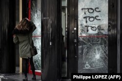 'Ljudska svest mora da se nekako razvija od pojedinačnog pa nadalje i, naravno, bez ikakvih velikih grupisanja. Bez velikog demonstriranja na ulicama nego na jedan drugi način' (fotografija iz Francuske, decembar 2019, za vreme protesta 'Žutih prsluka'