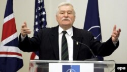 Бывший лидер Польши Лех Валенса назвал «дураком» нынешнего президента за предположения о том, что он покрывал тайную деятельность военных контрразведчиков
