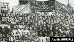 "Яшәсен мөселман хәрби көрәш инкыйлаб солдатлары" дигән шигар астында татар-башкорт гаскәриләре