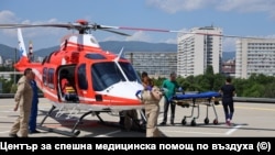 Екип на един от българските хеликоптери за оказване на спешна медицинска помощ
